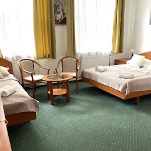 Broadway 2*, Budapest Magyarország